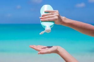 How to choose a safe sunscreen Sunscreen Beach 300x200